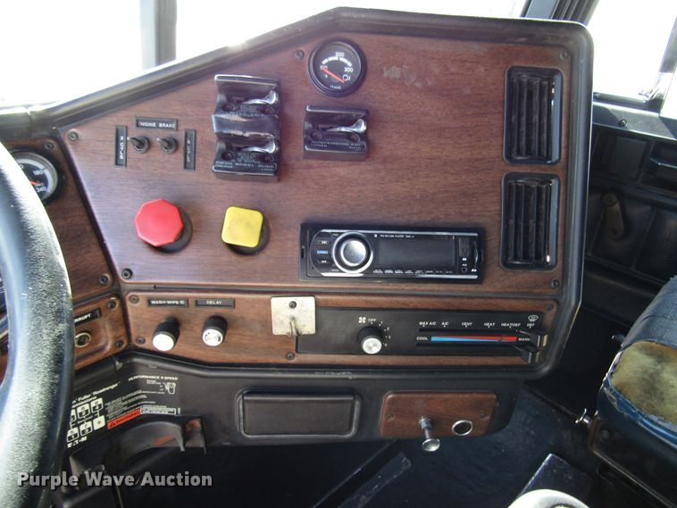 image for item DG6644 1992 Freightliner FLD120 semi truck