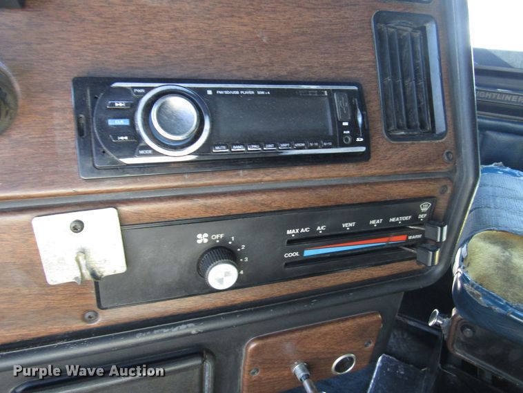 image for item DG6644 1992 Freightliner FLD120 semi truck