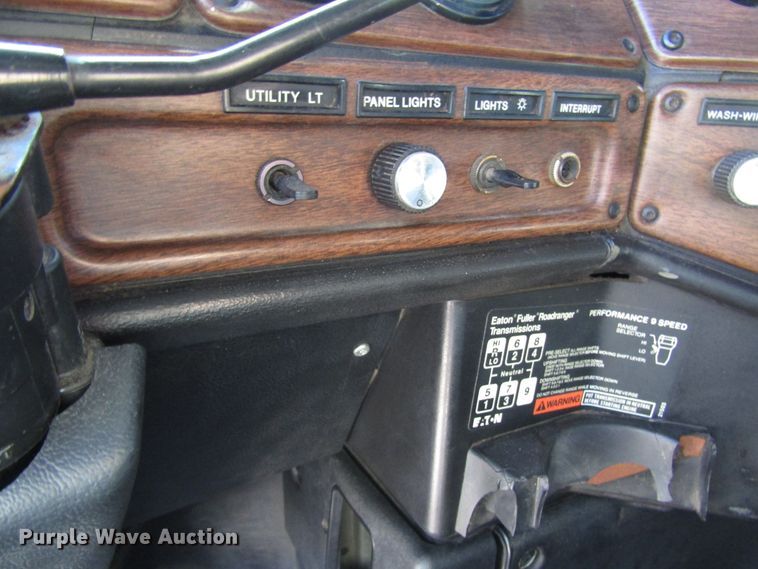 image for item DG6644 1992 Freightliner FLD120 semi truck