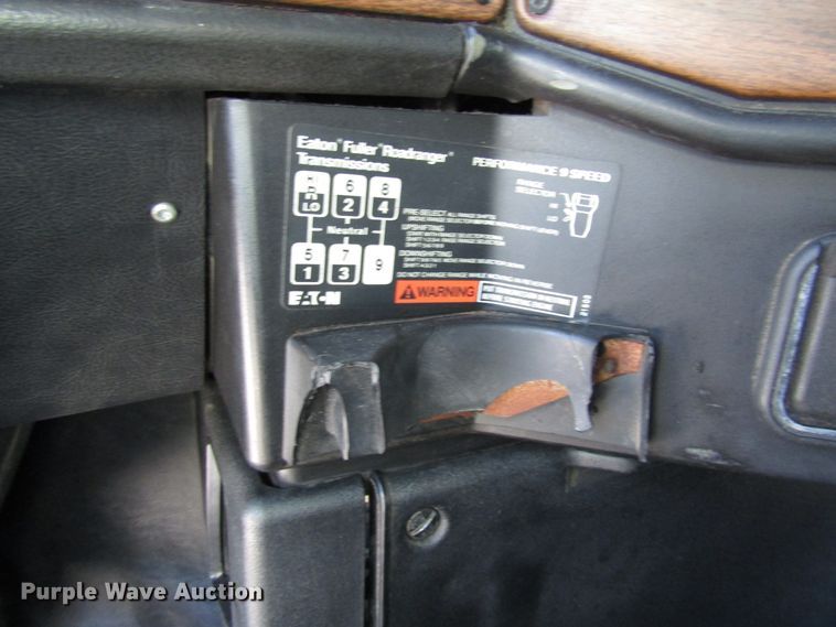 image for item DG6644 1992 Freightliner FLD120 semi truck