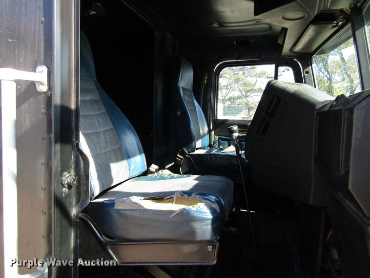 image for item DG6644 1992 Freightliner FLD120 semi truck