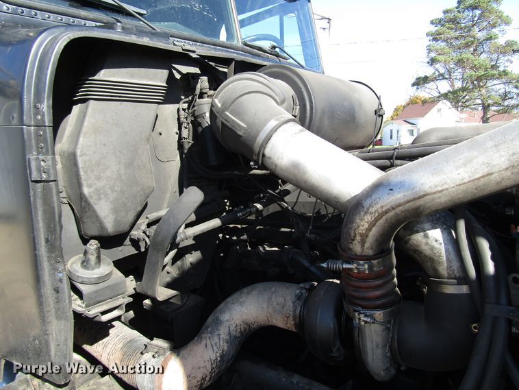 image for item DG6644 1992 Freightliner FLD120 semi truck