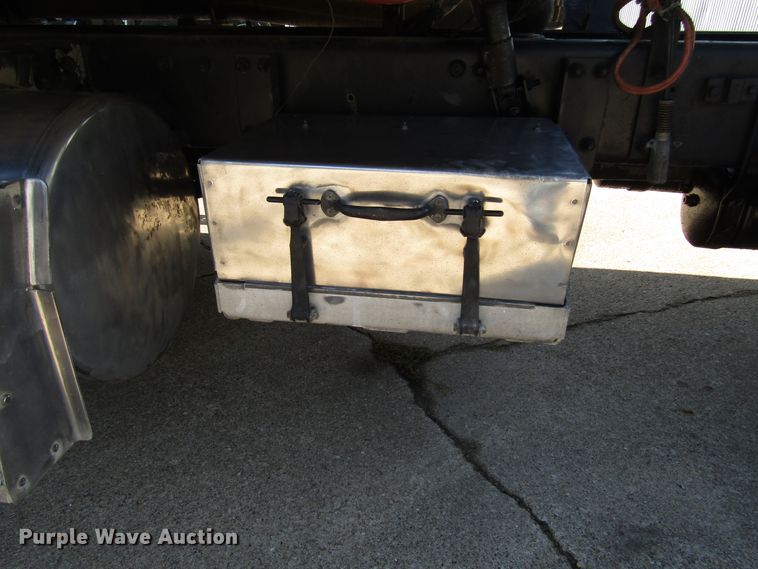 image for item DG6644 1992 Freightliner FLD120 semi truck