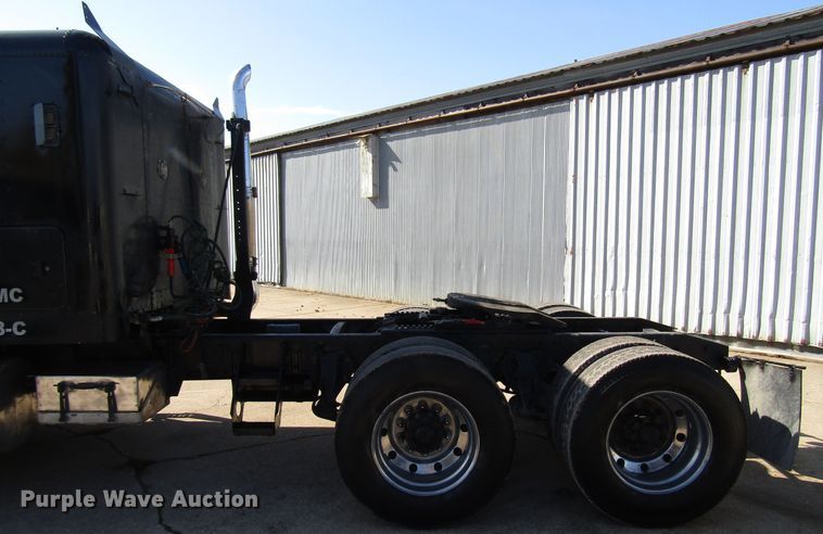 image for item DG6644 1992 Freightliner FLD120 semi truck