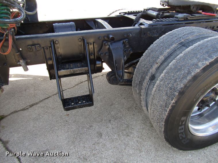 image for item DG6644 1992 Freightliner FLD120 semi truck