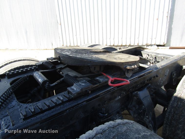 image for item DG6644 1992 Freightliner FLD120 semi truck