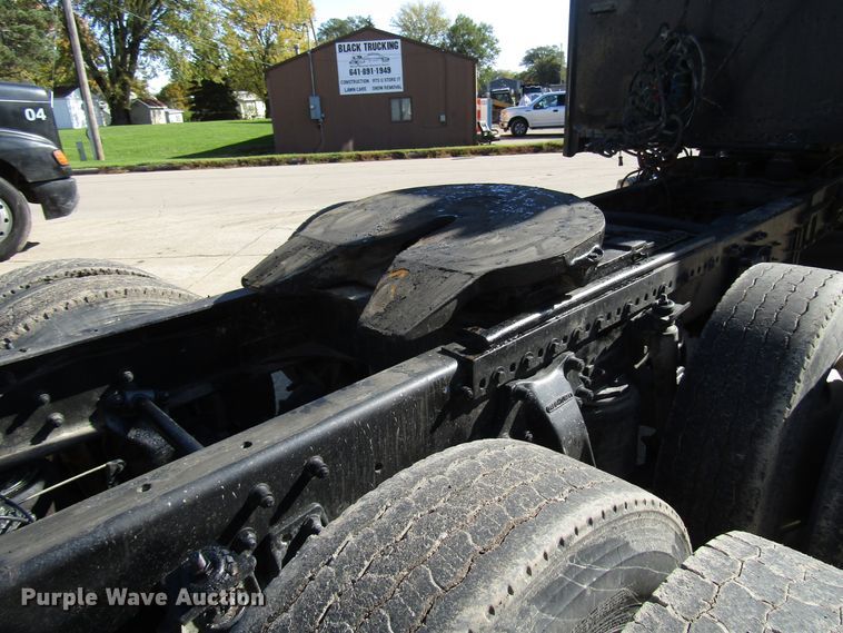 image for item DG6644 1992 Freightliner FLD120 semi truck