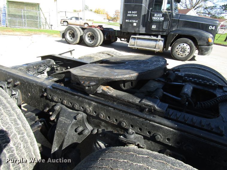 image for item DG6644 1992 Freightliner FLD120 semi truck