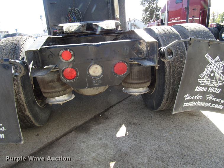 image for item DG6644 1992 Freightliner FLD120 semi truck