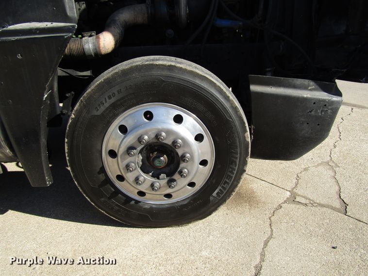 image for item DG6644 1992 Freightliner FLD120 semi truck