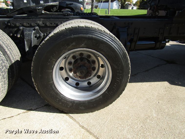 image for item DG6644 1992 Freightliner FLD120 semi truck