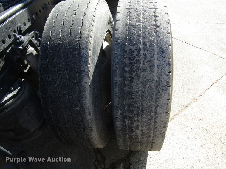 image for item DG6644 1992 Freightliner FLD120 semi truck