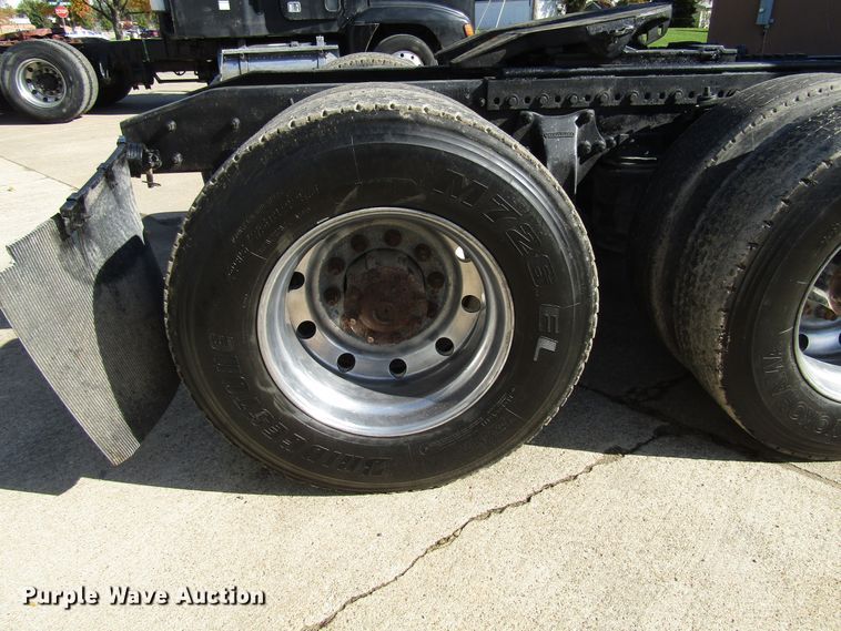 image for item DG6644 1992 Freightliner FLD120 semi truck