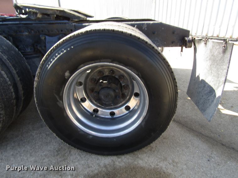 image for item DG6644 1992 Freightliner FLD120 semi truck