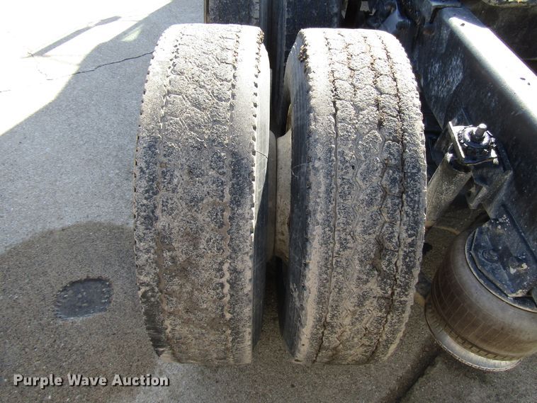 image for item DG6644 1992 Freightliner FLD120 semi truck