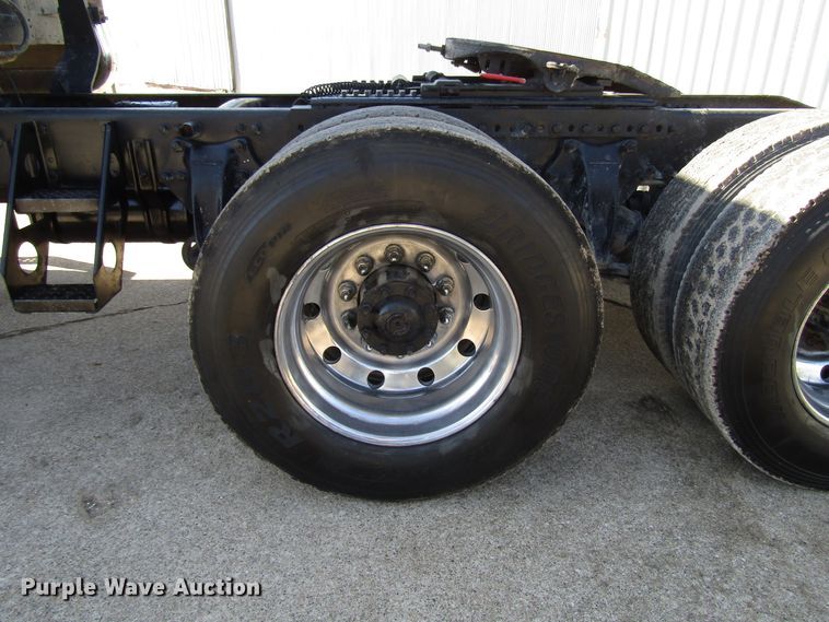 image for item DG6644 1992 Freightliner FLD120 semi truck