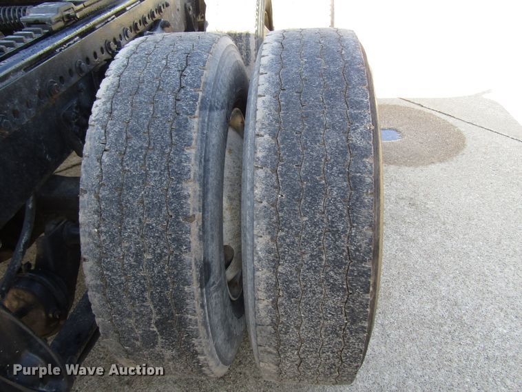 image for item DG6644 1992 Freightliner FLD120 semi truck