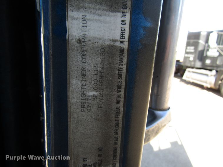 image for item DG6644 1992 Freightliner FLD120 semi truck