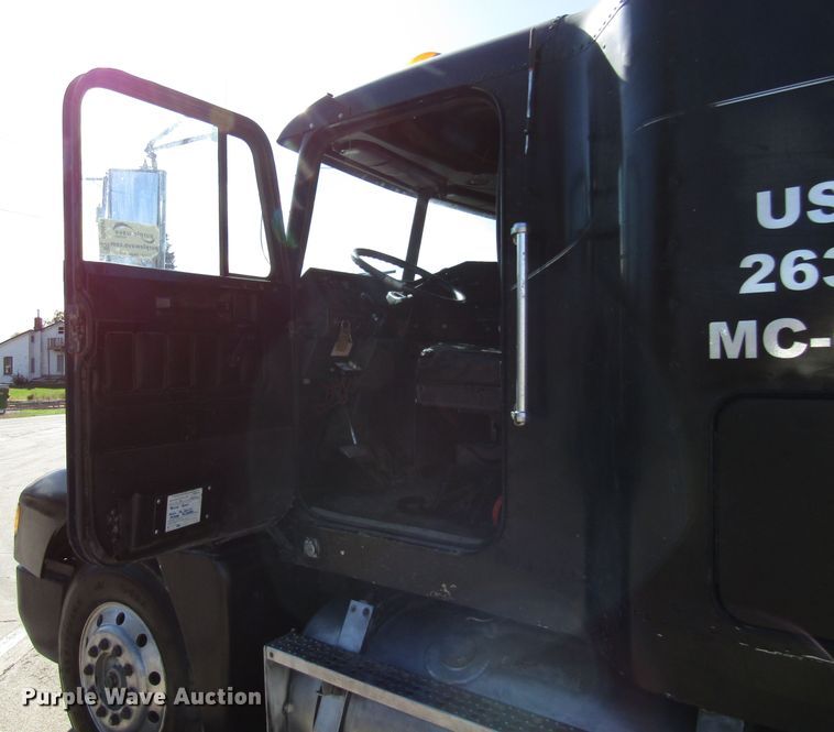 image for item DG6645 1994 Freightliner FLD120 semi truck