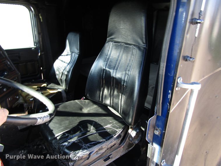 image for item DG6645 1994 Freightliner FLD120 semi truck