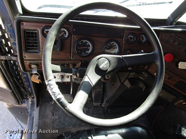 image for item DG6645 1994 Freightliner FLD120 semi truck