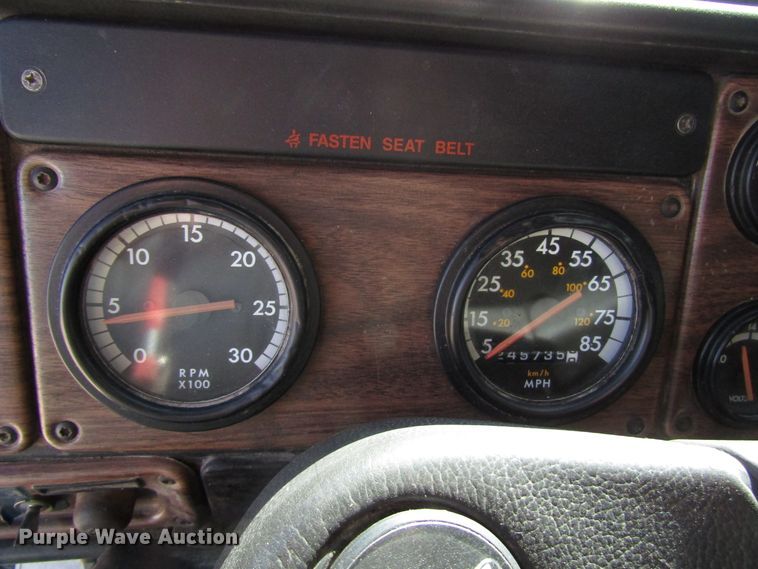 image for item DG6645 1994 Freightliner FLD120 semi truck