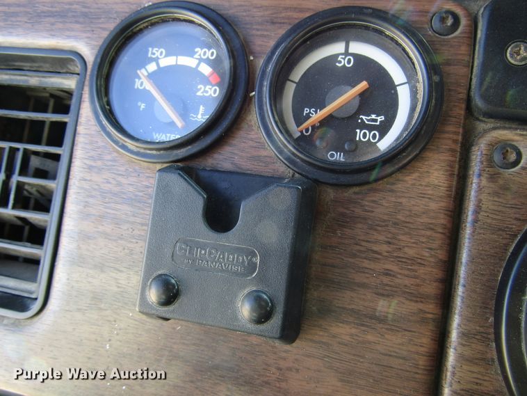 image for item DG6645 1994 Freightliner FLD120 semi truck