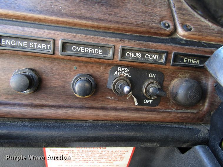 image for item DG6645 1994 Freightliner FLD120 semi truck