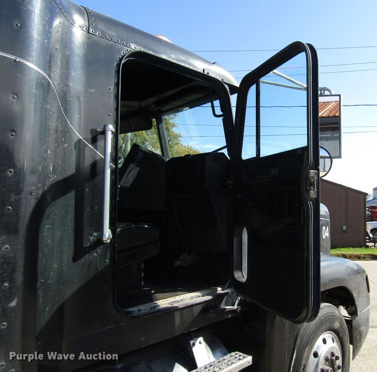 image for item DG6645 1994 Freightliner FLD120 semi truck