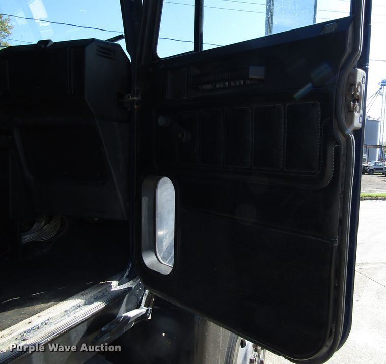 image for item DG6645 1994 Freightliner FLD120 semi truck