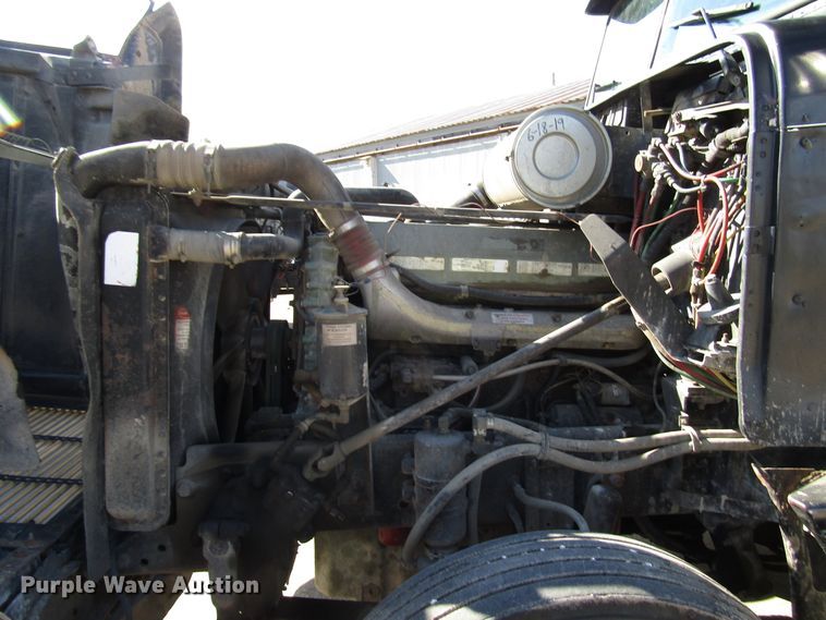 image for item DG6645 1994 Freightliner FLD120 semi truck