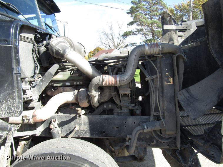 image for item DG6645 1994 Freightliner FLD120 semi truck