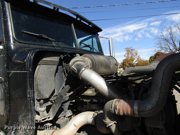 image for item DG6645 1994 Freightliner FLD120 semi truck