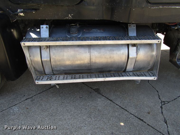 image for item DG6645 1994 Freightliner FLD120 semi truck