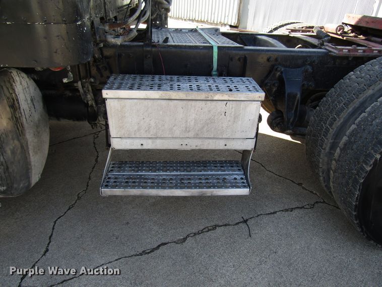 image for item DG6645 1994 Freightliner FLD120 semi truck