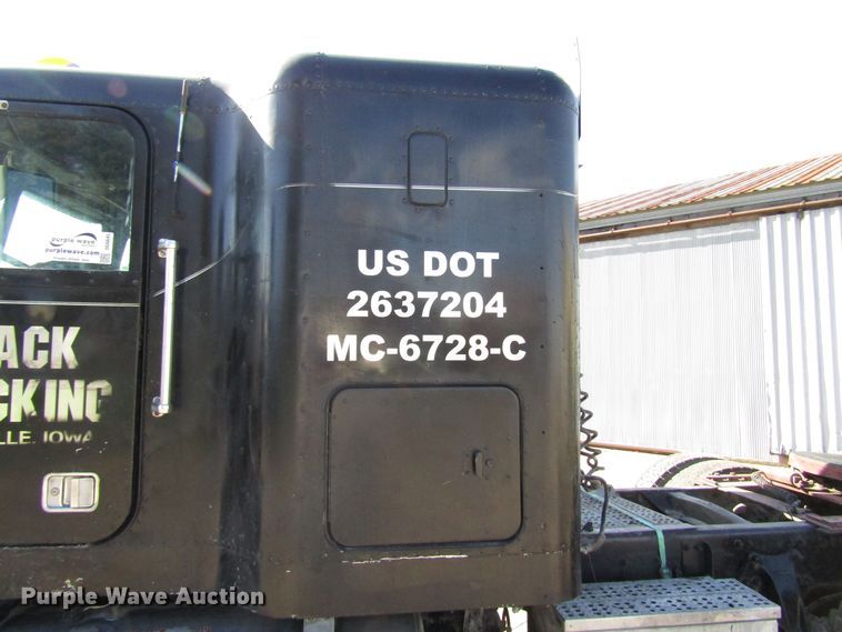 image for item DG6645 1994 Freightliner FLD120 semi truck