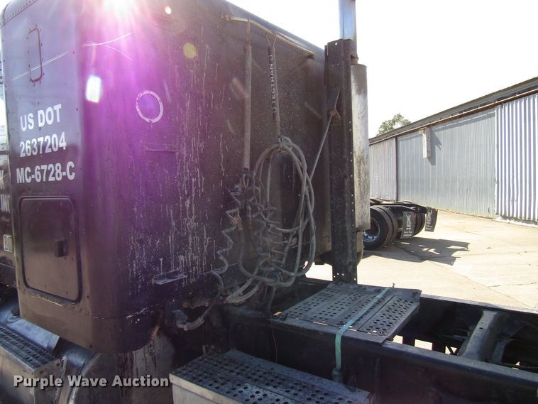 image for item DG6645 1994 Freightliner FLD120 semi truck