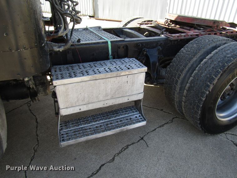 image for item DG6645 1994 Freightliner FLD120 semi truck