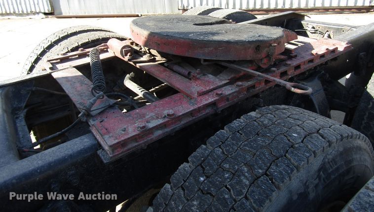 image for item DG6645 1994 Freightliner FLD120 semi truck