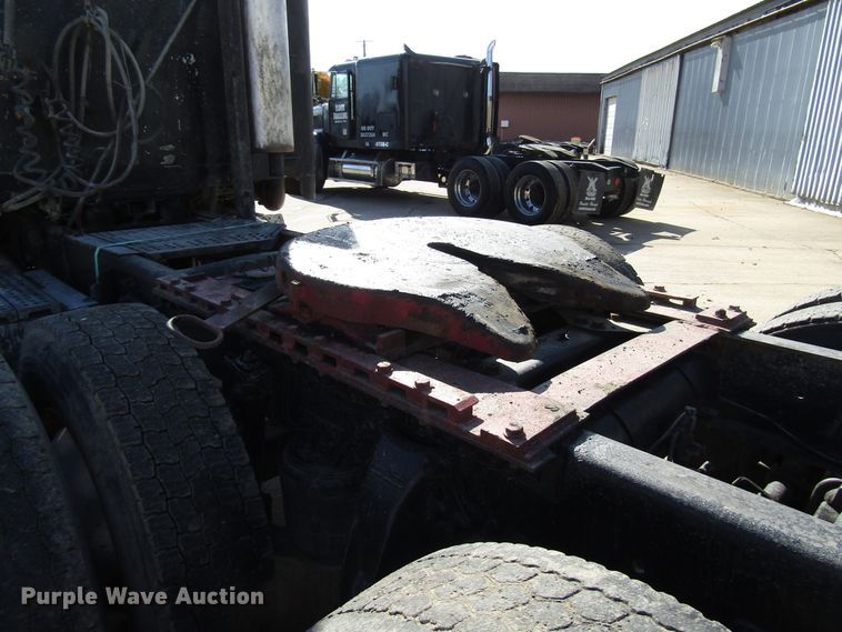 image for item DG6645 1994 Freightliner FLD120 semi truck