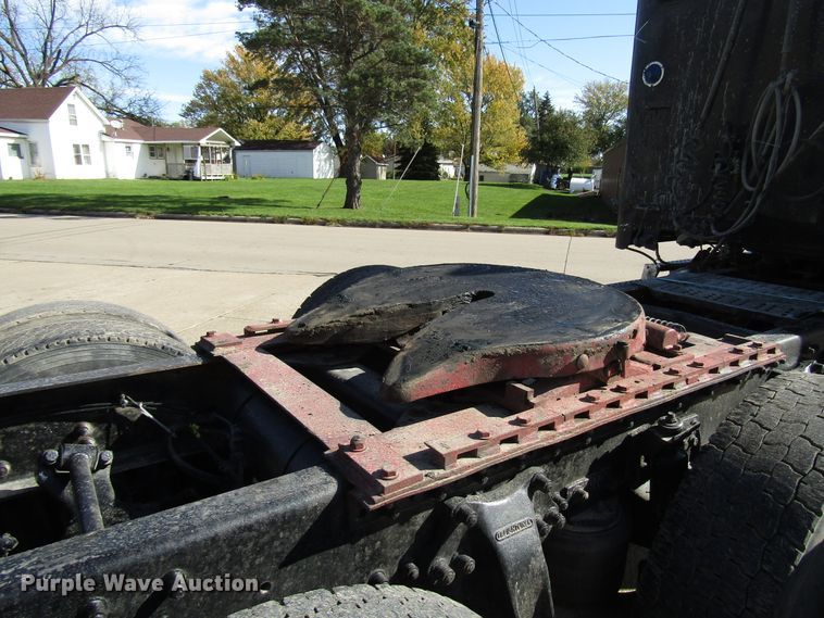 image for item DG6645 1994 Freightliner FLD120 semi truck