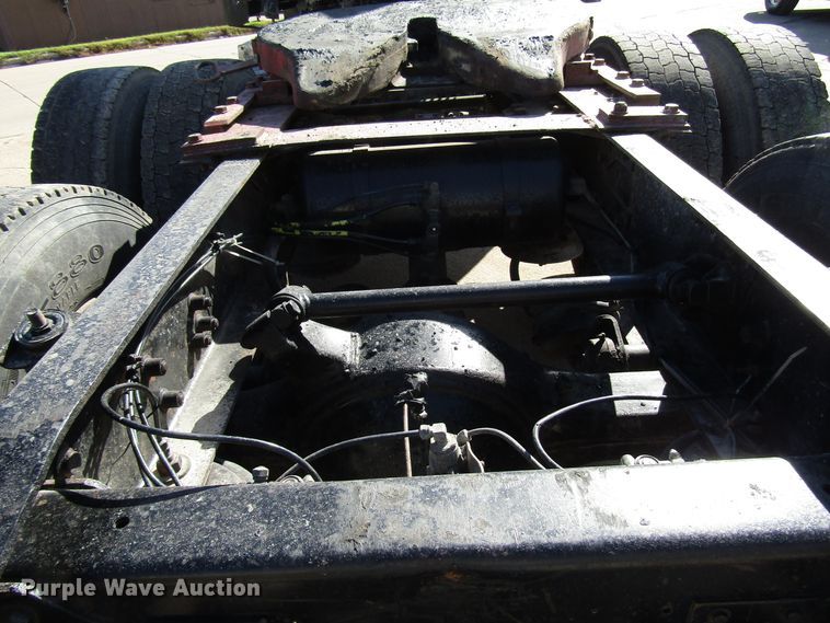 image for item DG6645 1994 Freightliner FLD120 semi truck