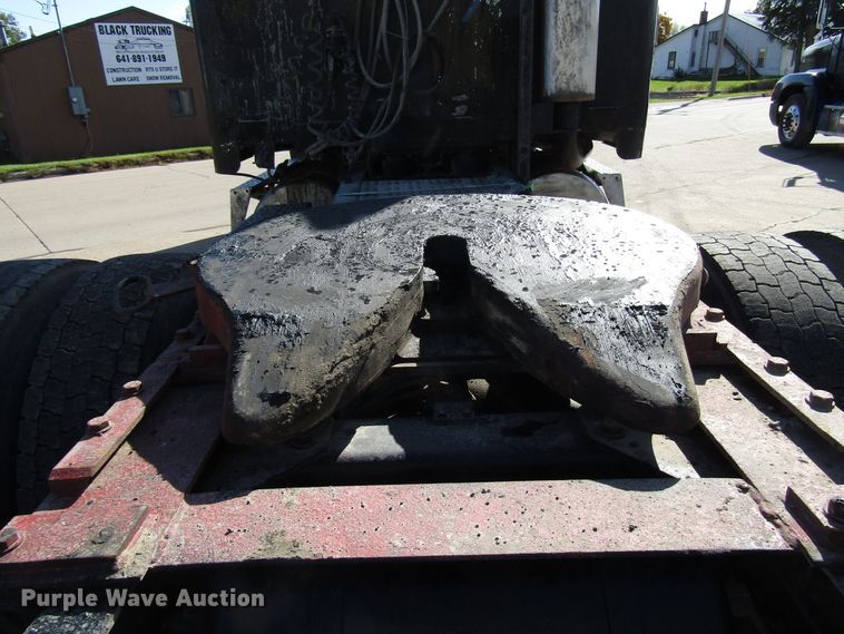 image for item DG6645 1994 Freightliner FLD120 semi truck