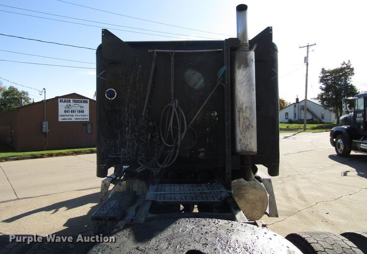 image for item DG6645 1994 Freightliner FLD120 semi truck