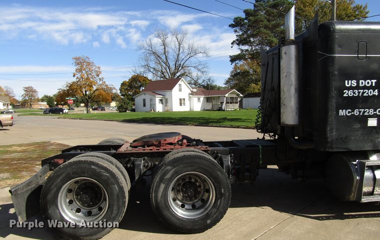 image for item DG6645 1994 Freightliner FLD120 semi truck