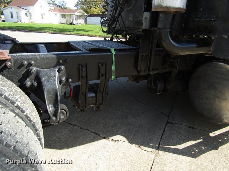 image for item DG6645 1994 Freightliner FLD120 semi truck