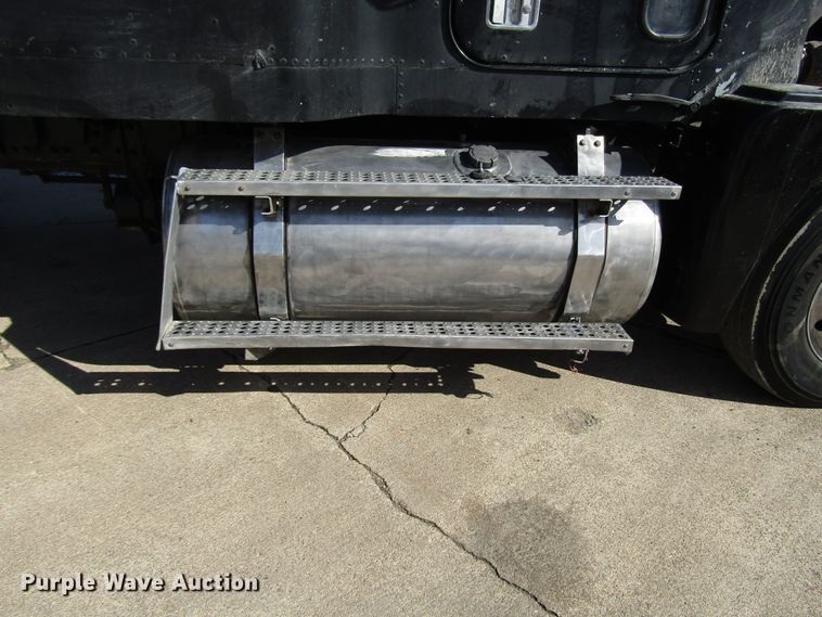 image for item DG6645 1994 Freightliner FLD120 semi truck