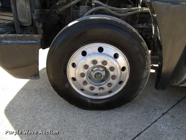 image for item DG6645 1994 Freightliner FLD120 semi truck