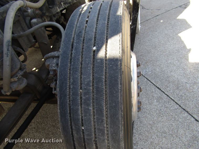 image for item DG6645 1994 Freightliner FLD120 semi truck