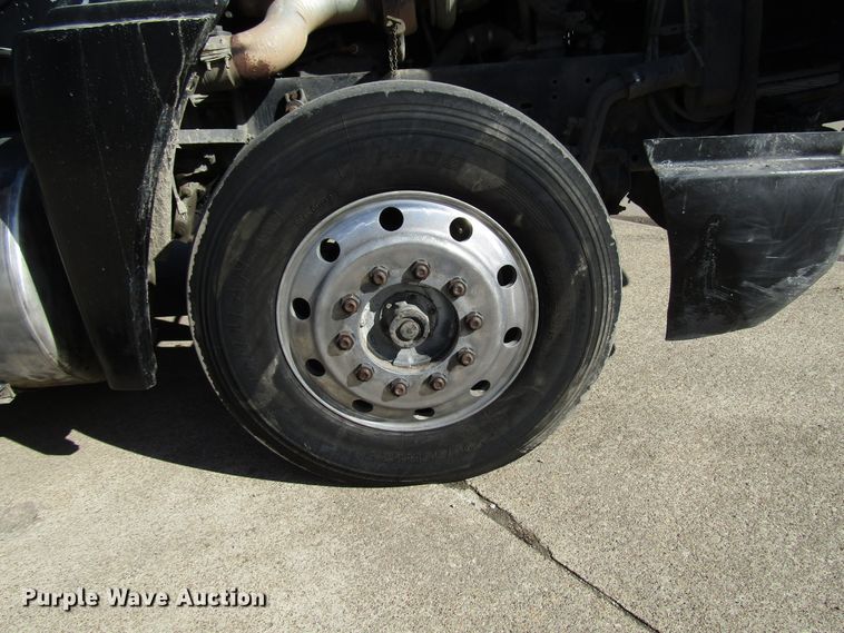 image for item DG6645 1994 Freightliner FLD120 semi truck